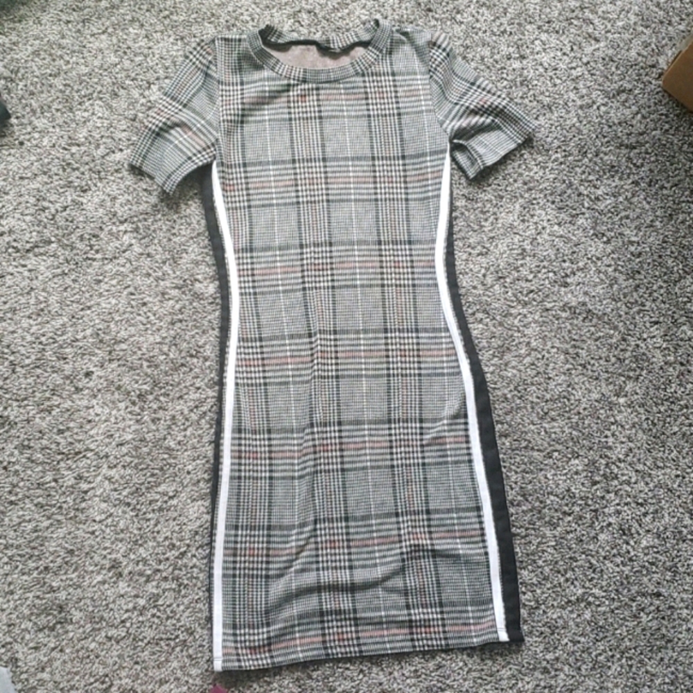 Fitted plaid skater dress💀